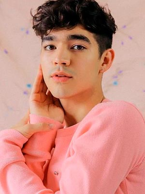 Бен Дж. Пирс
Miss Benny